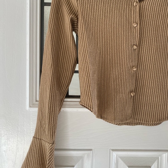 Collared Button Up Knit Shirt

Color: Light Brown
Size: M - Picture 4 of 6